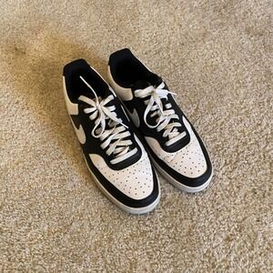 Nike Dunk Low Panda sneakers in black and white size US 11.5
